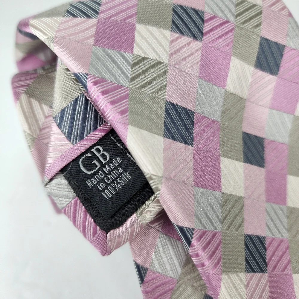 GEOFFREY BEENE Pink Checkered Silk Tie.